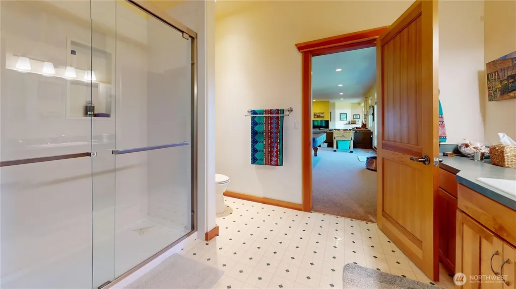 8102 E Perelli Lane Port Orchard WA 98366