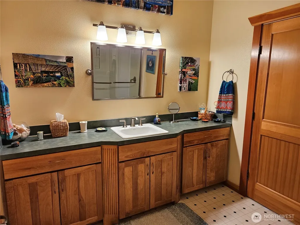 8102 E Perelli Lane Port Orchard WA 98366