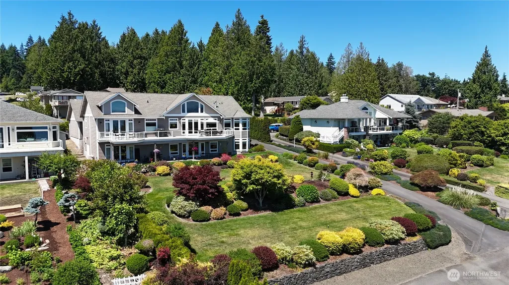8102 E Perelli Lane Port Orchard WA 98366