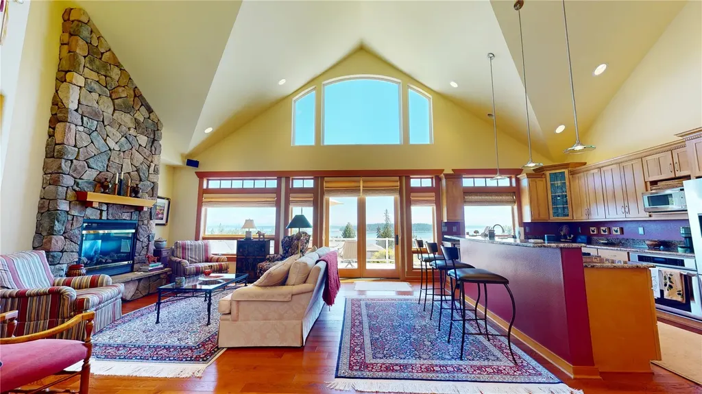 8102 E Perelli Lane Port Orchard WA 98366