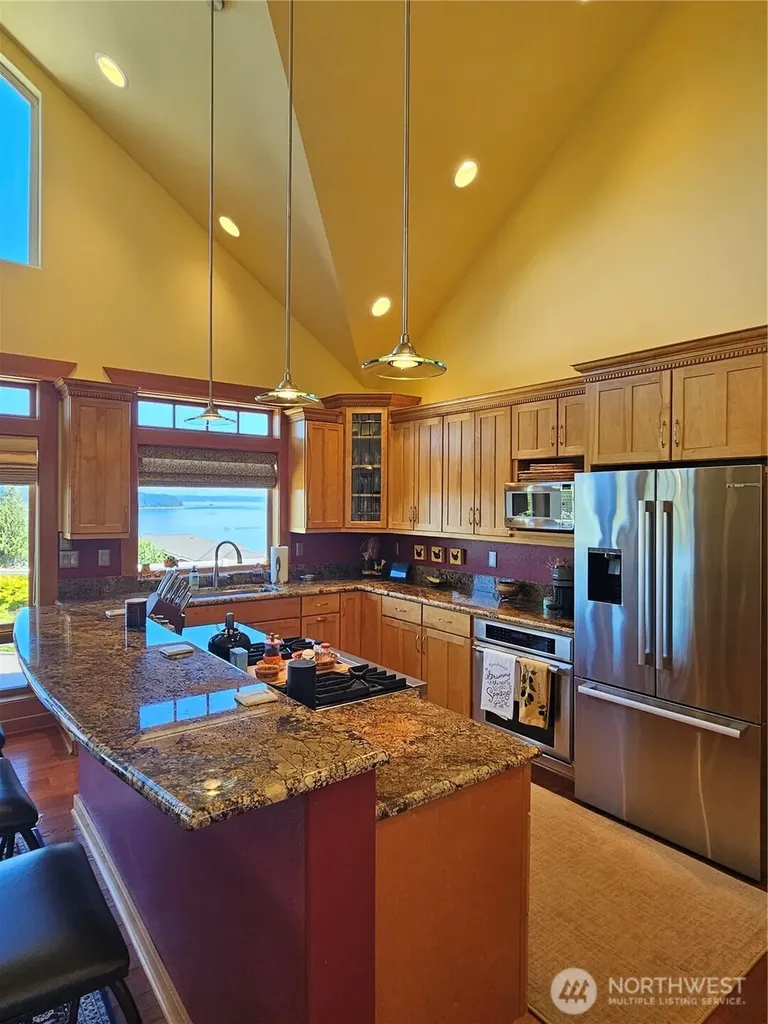 8102 E Perelli Lane Port Orchard WA 98366