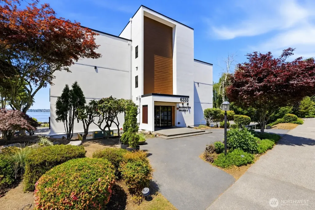 6333 Lake Washington Boulevard NE Kirkland WA 98033