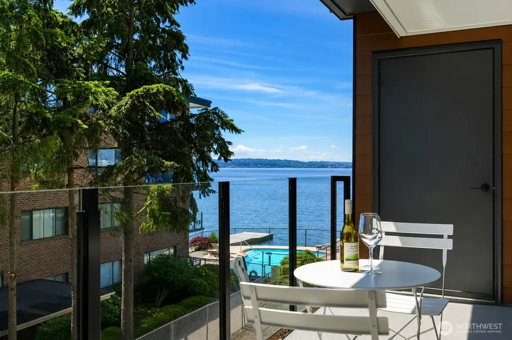 6333 Lake Washington Boulevard NE Kirkland WA 98033