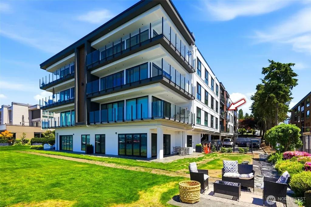 6333 Lake Washington Boulevard NE Kirkland WA 98033