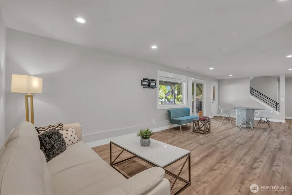 19156 66th Place NE Kenmore WA 98028