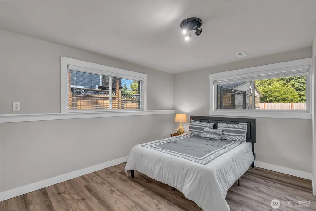 19156 66th Place NE Kenmore WA 98028