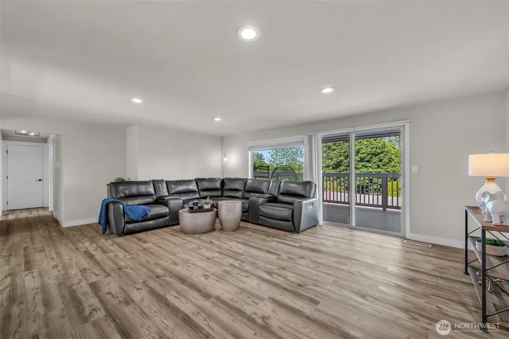 19156 66th Place NE Kenmore WA 98028