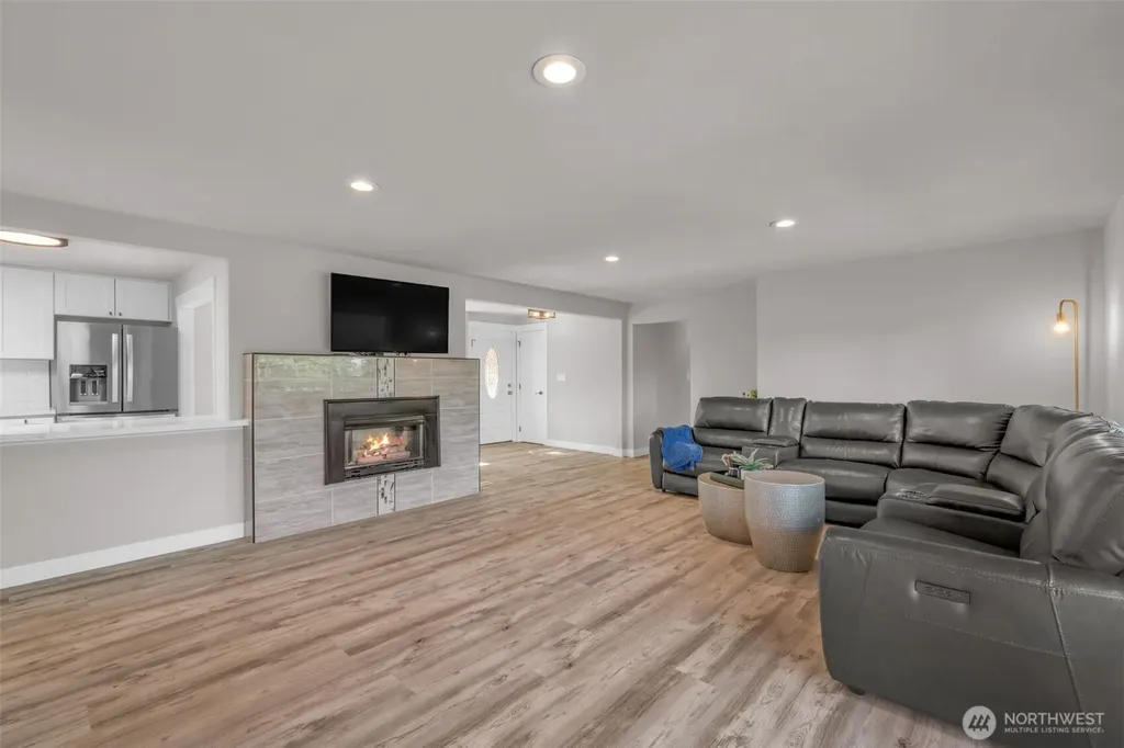 19156 66th Place NE Kenmore WA 98028