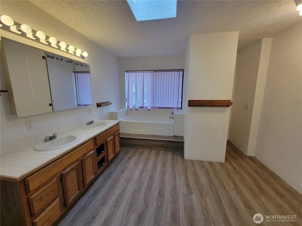 111 NE Briggadun Drive Belfair WA 98528