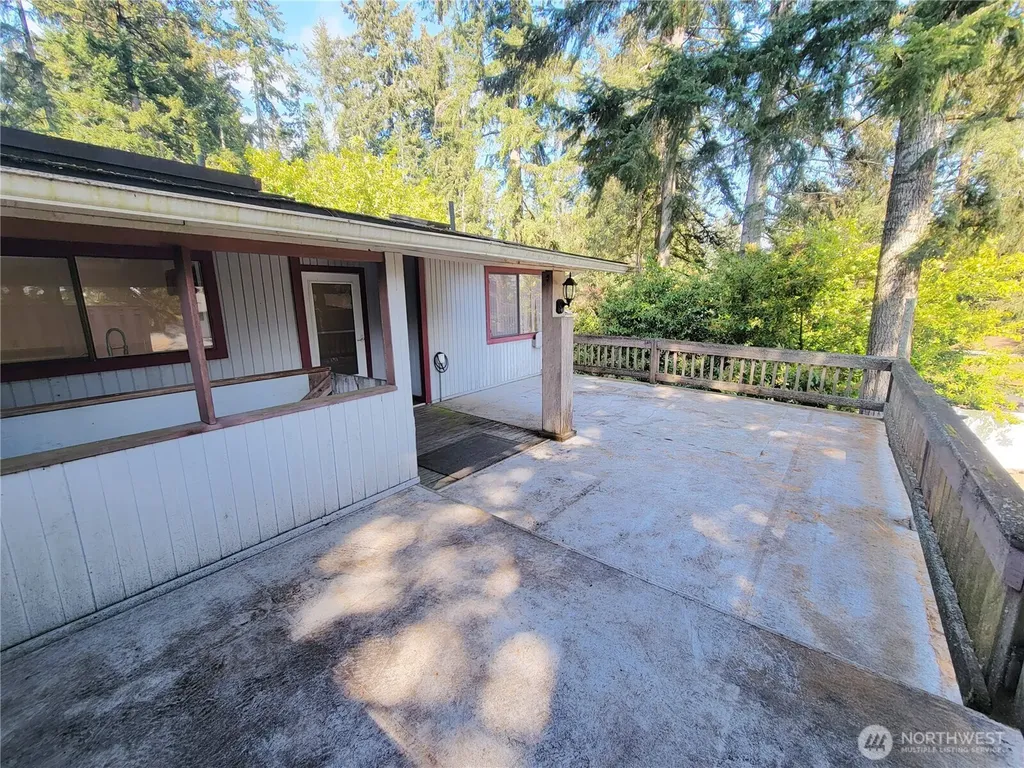 111 NE Briggadun Drive Belfair WA 98528