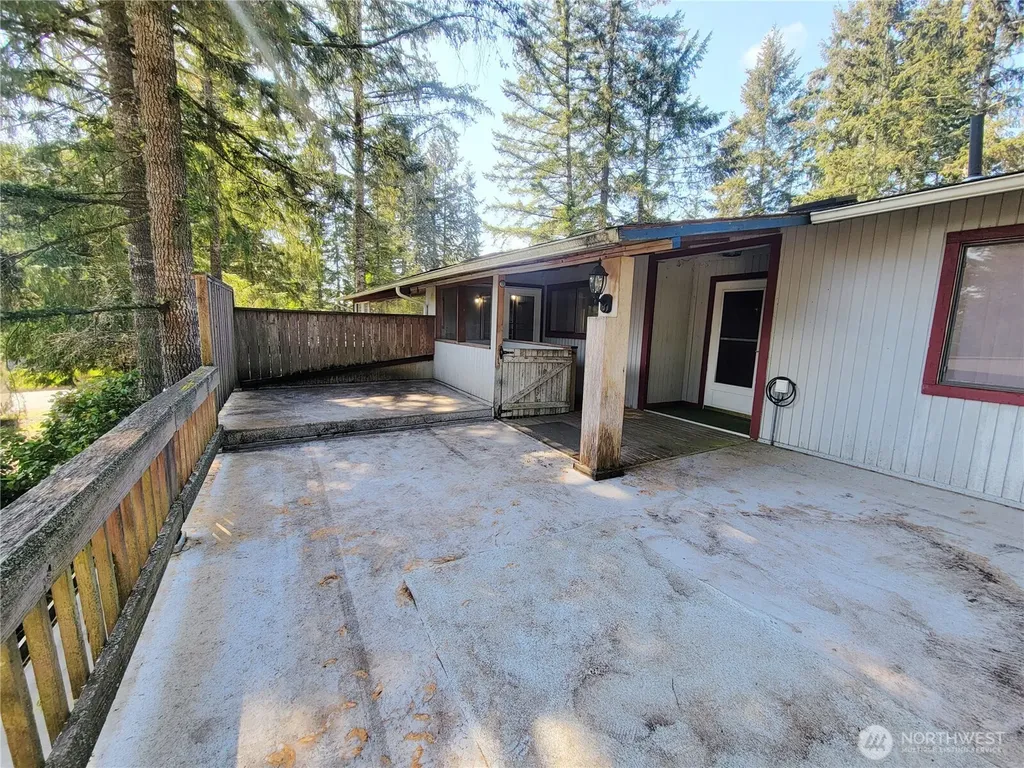 111 NE Briggadun Drive Belfair WA 98528