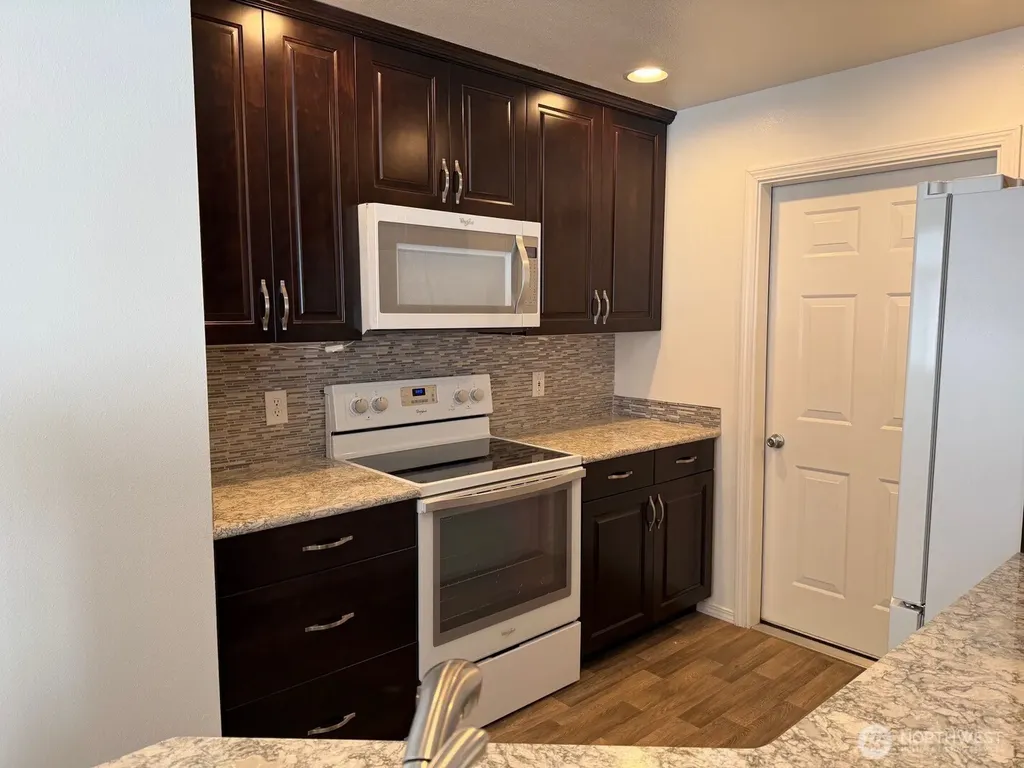 23512 55 Avenue S Kent WA 98032