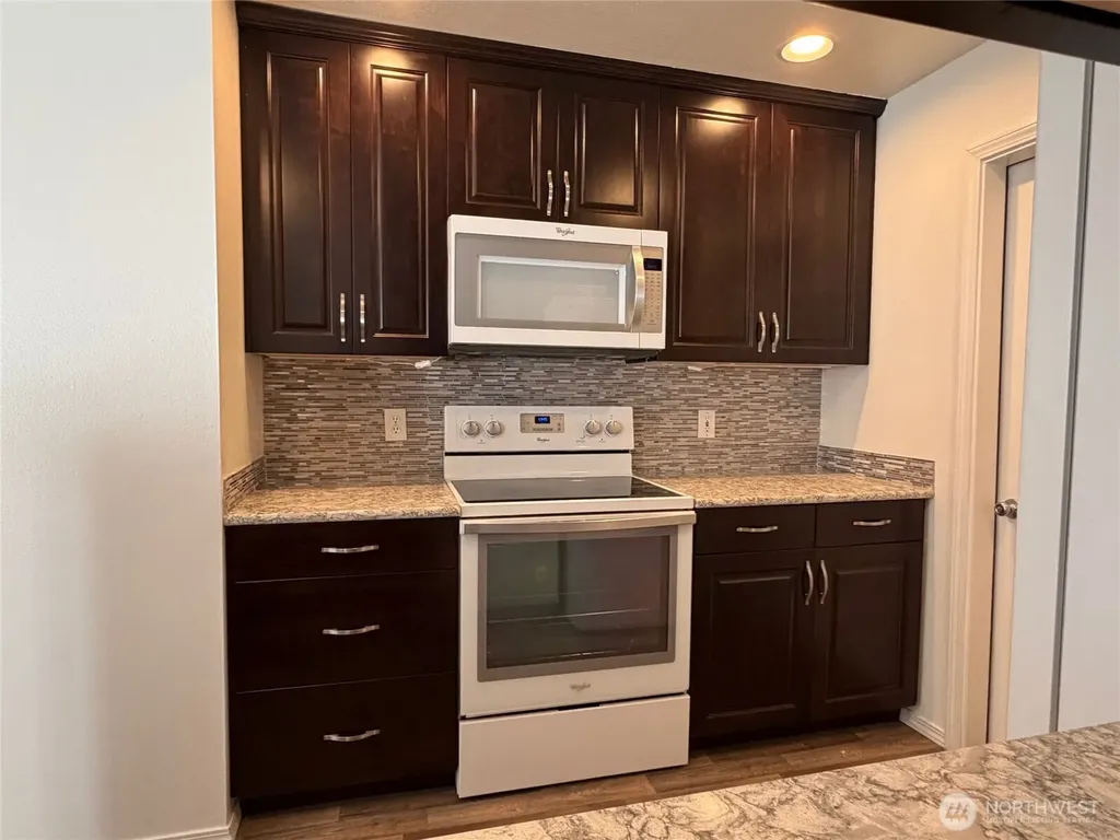 23512 55 Avenue S Kent WA 98032