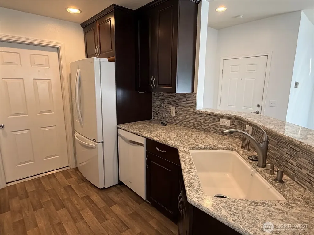 23512 55 Avenue S Kent WA 98032