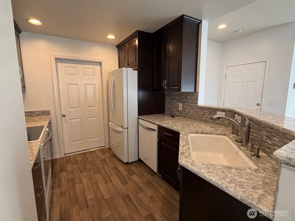 23512 55 Avenue S Kent WA 98032