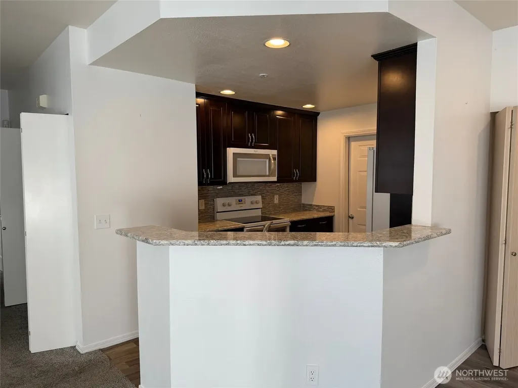 23512 55 Avenue S Kent WA 98032