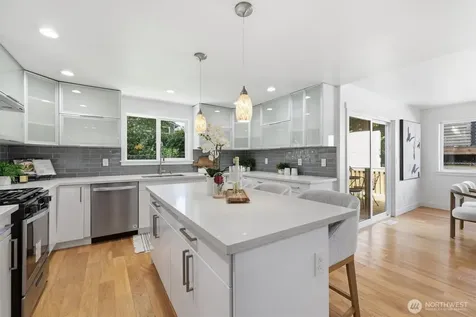 18823 SE 42nd Street Issaquah WA 98027