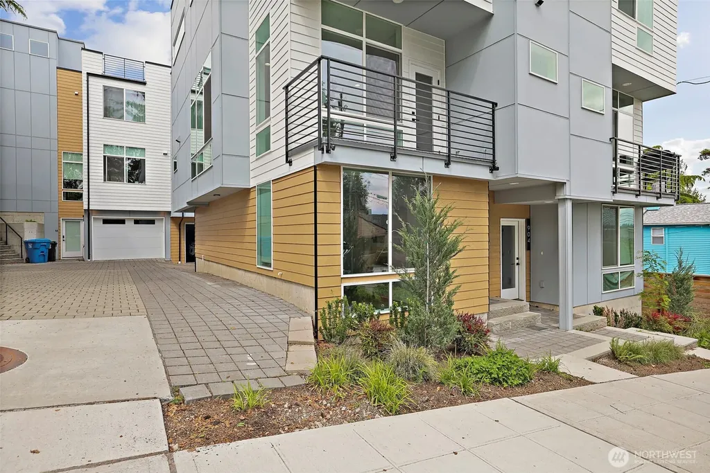 902 86th Street Seattle WA 98103