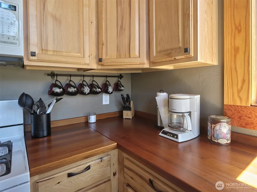 502 Loowit Lane Cougar WA 98616