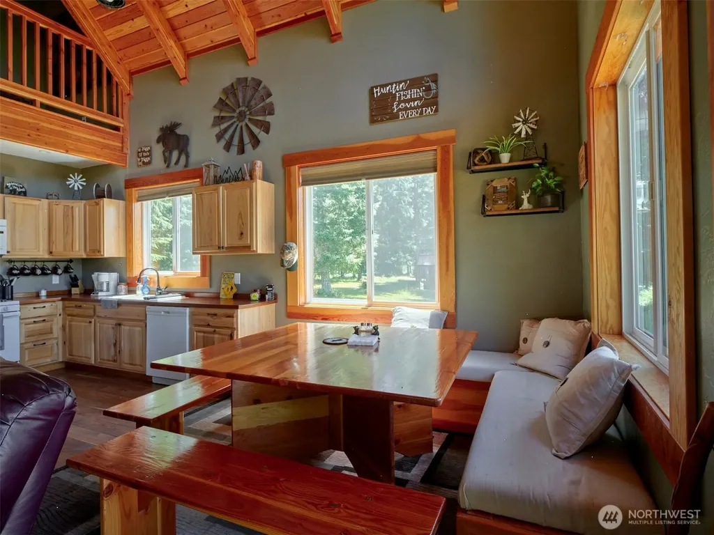 502 Loowit Lane Cougar WA 98616
