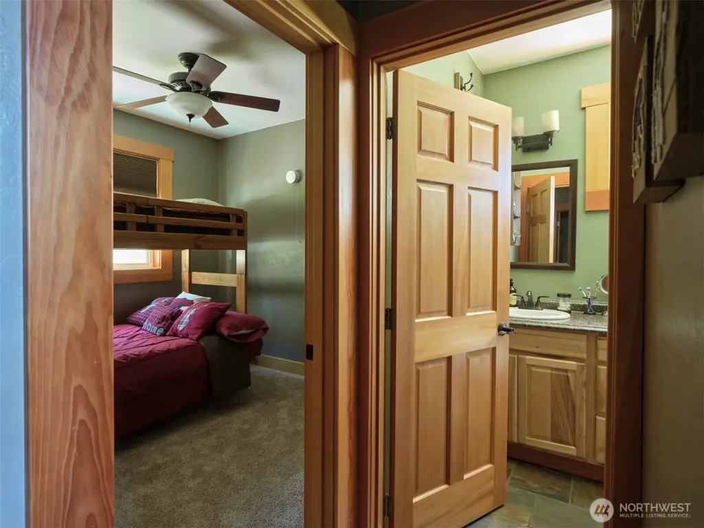 502 Loowit Lane Cougar WA 98616