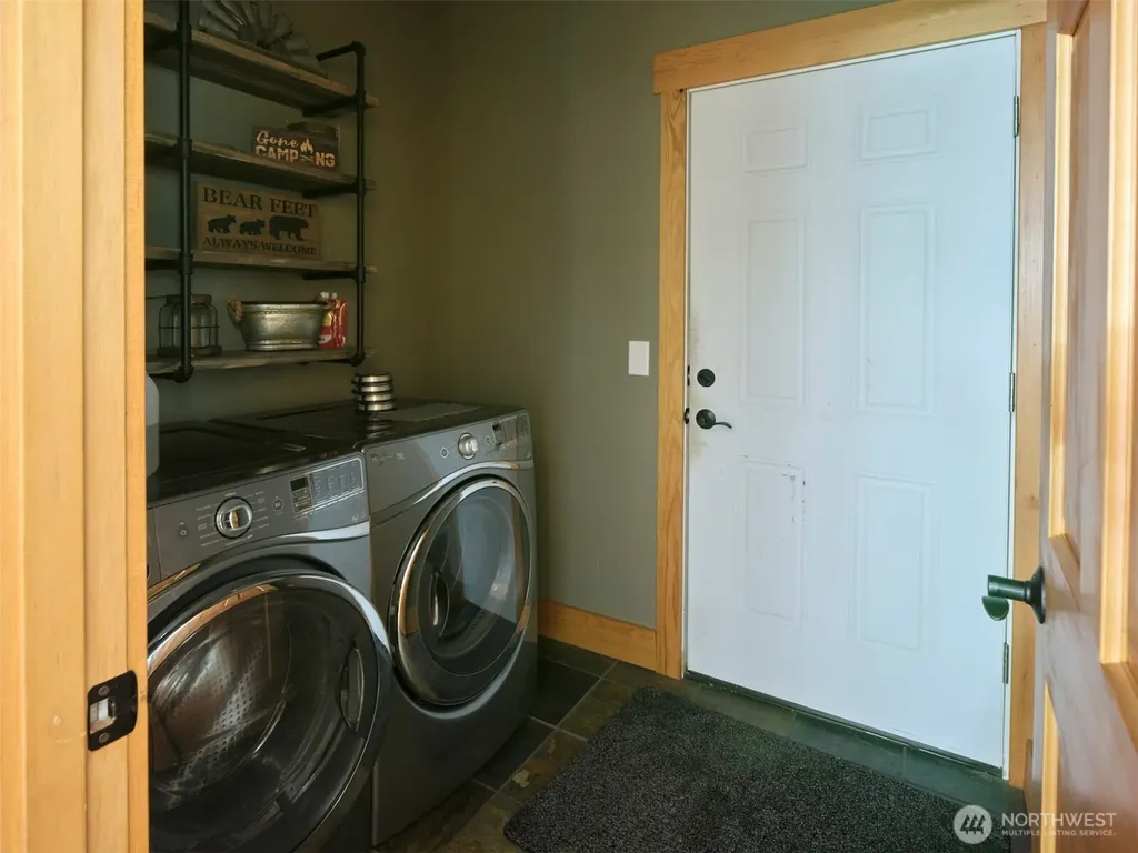 502 Loowit Lane Cougar WA 98616