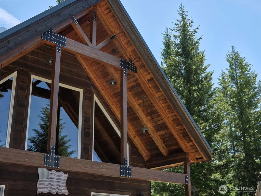 502 Loowit Lane Cougar WA 98616
