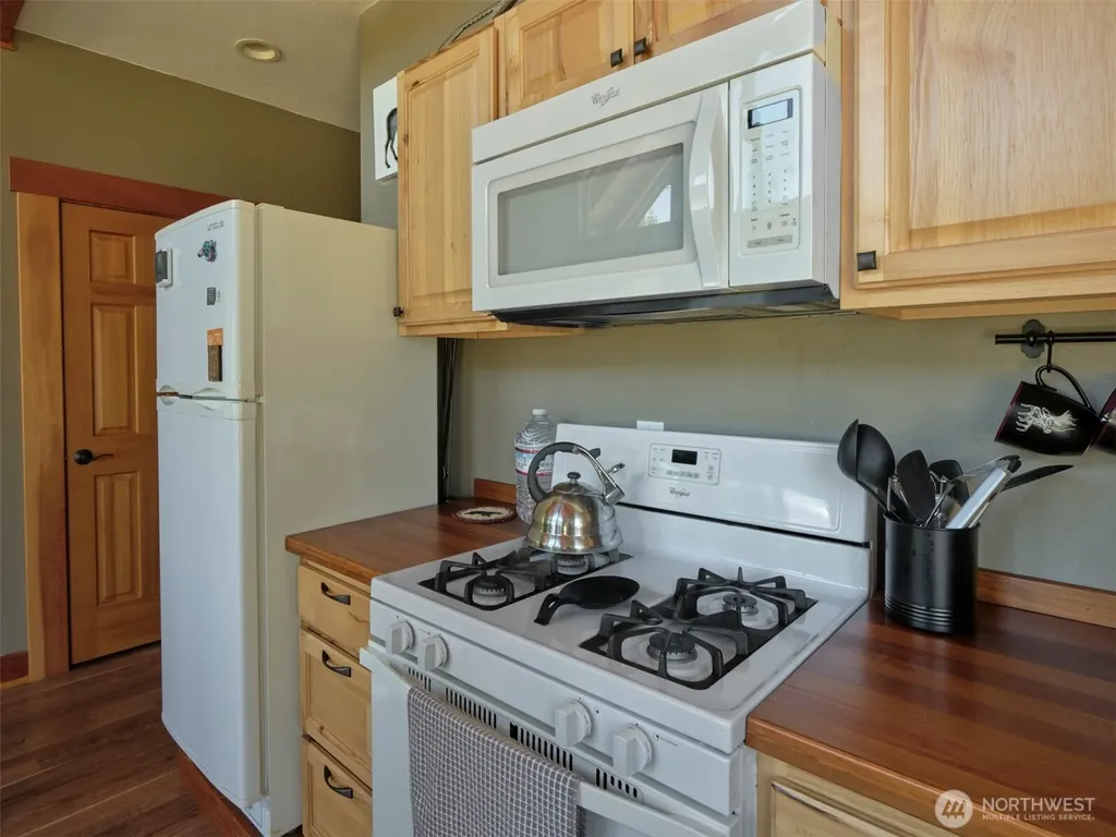 502 Loowit Lane Cougar WA 98616