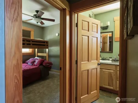 502 Loowit Lane Cougar WA 98616
