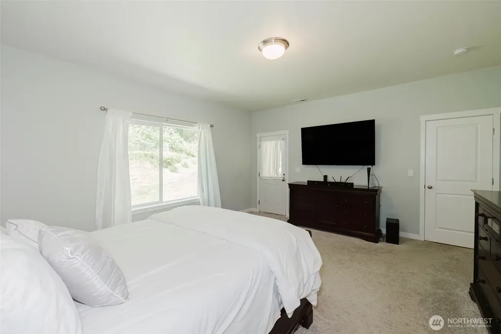 18713 NW Hintzville Road Seabeck WA 98380