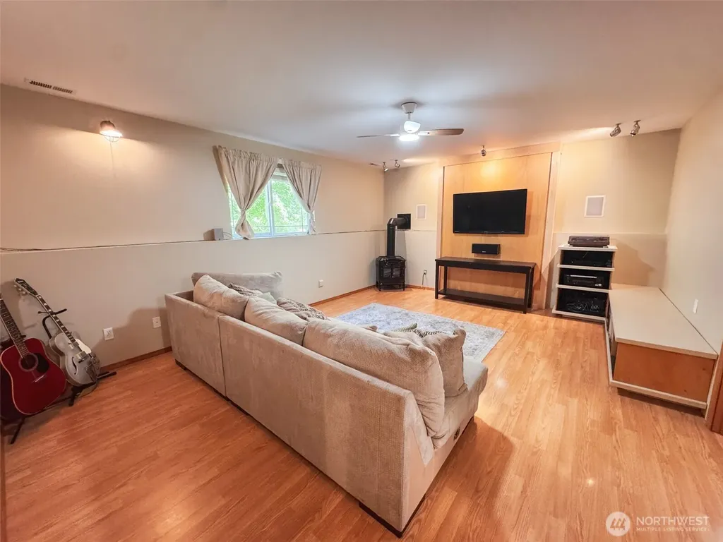 6337 SE Heather Lane Port Orchard WA 98366
