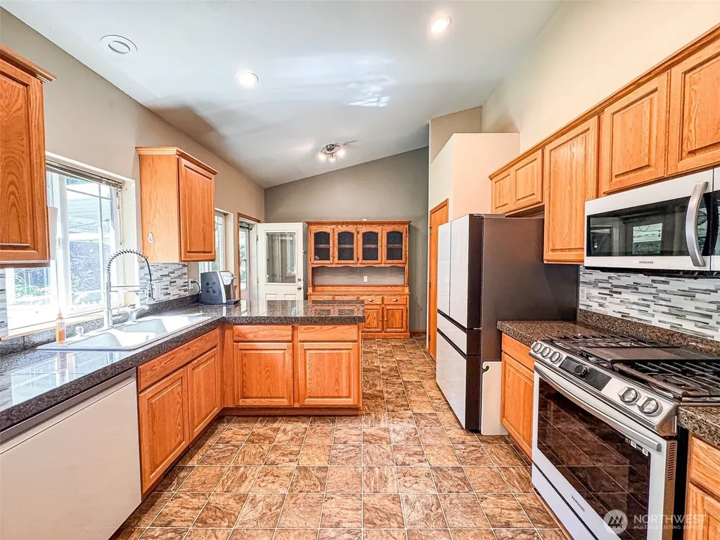 6337 SE Heather Lane Port Orchard WA 98366