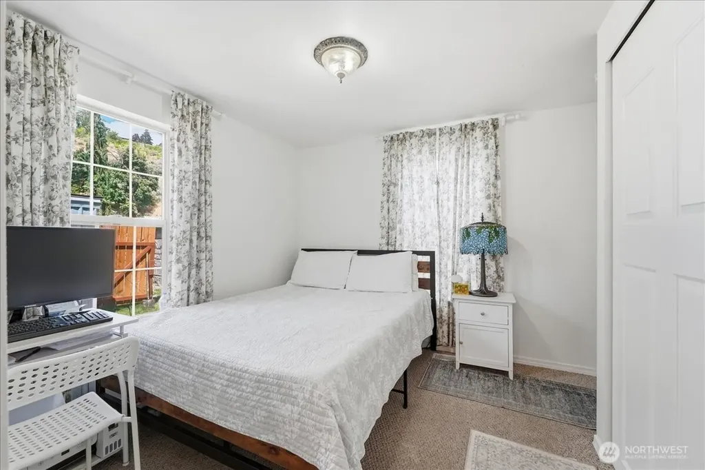 330 W Highland Avenue Chelan WA 98816
