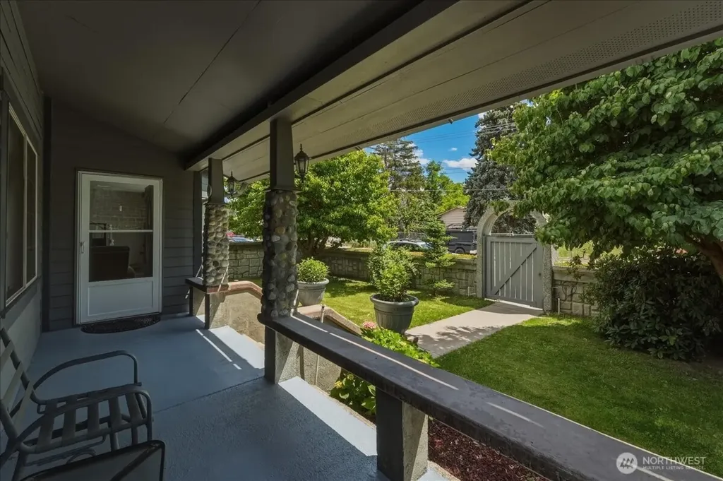 330 W Highland Avenue Chelan WA 98816