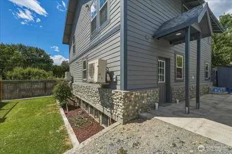 330 W Highland Avenue Chelan WA 98816