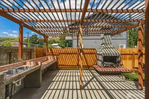 330 W Highland Avenue Chelan WA 98816