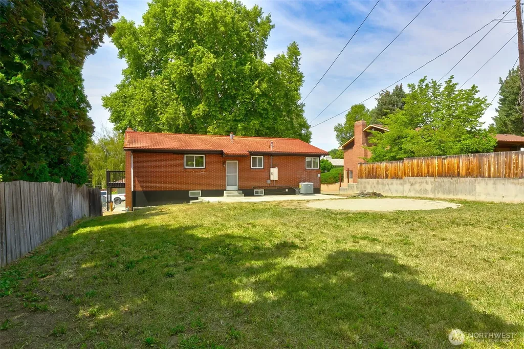 909 S 23rd Avenue Yakima WA 98902