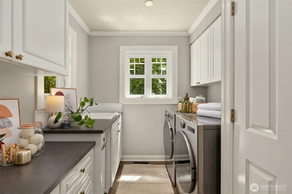 8219 NE New Brooklyn Road Bainbridge Island WA 98110