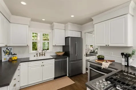 8219 NE New Brooklyn Road Bainbridge Island WA 98110