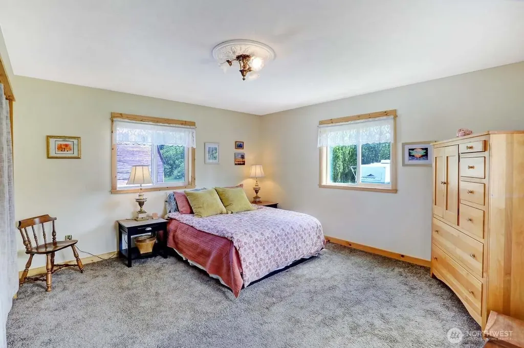 2513 W Edgewood Drive Port Angeles WA 98363