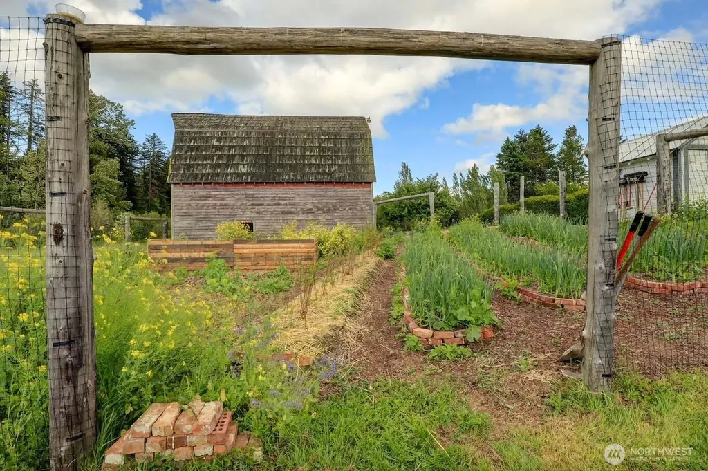 2513 W Edgewood Drive Port Angeles WA 98363