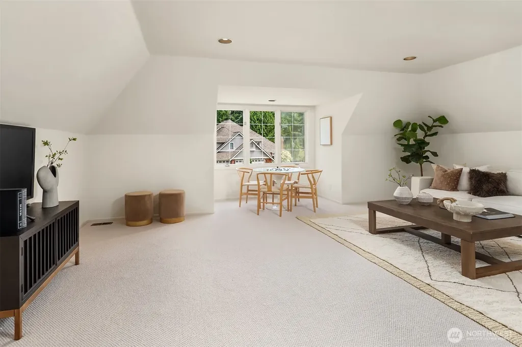 19524 SE 24th Place Sammamish WA 98075