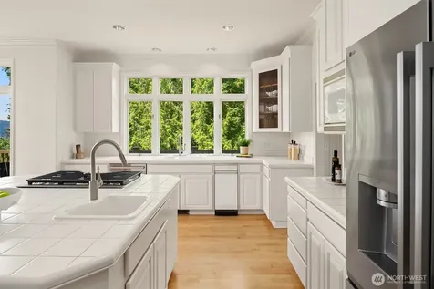 19524 SE 24th Place Sammamish WA 98075