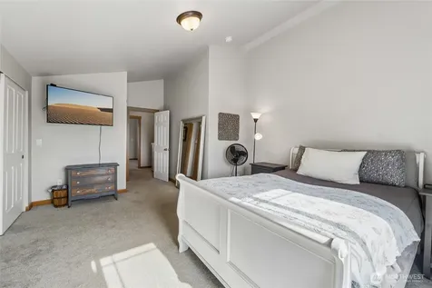 6331 42nd Avenue SW Seattle WA 98136
