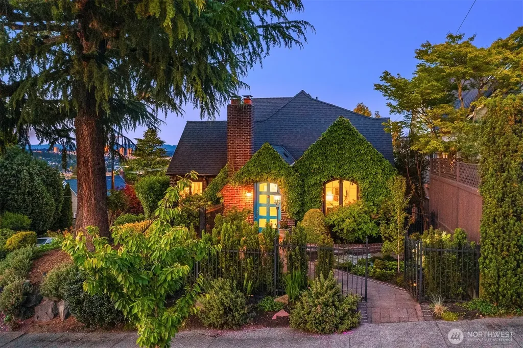 2556 1st Avenue N Seattle WA 98109