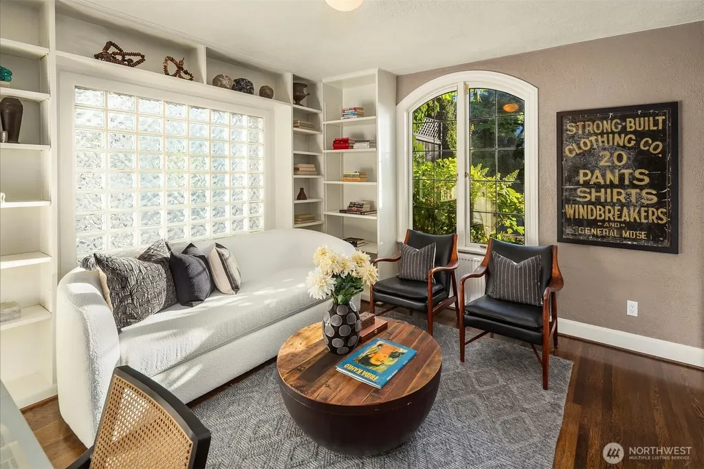 2556 1st Avenue N Seattle WA 98109