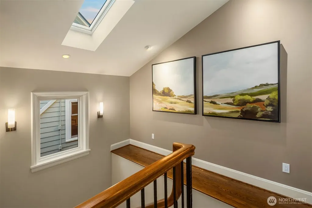 2556 1st Avenue N Seattle WA 98109