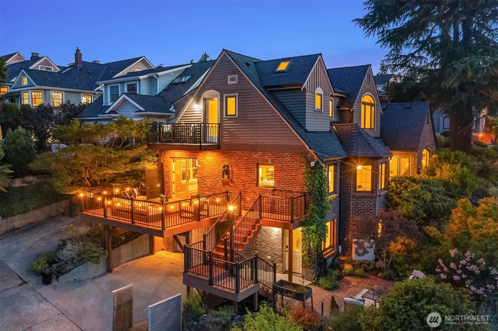 2556 1st Avenue N Seattle WA 98109