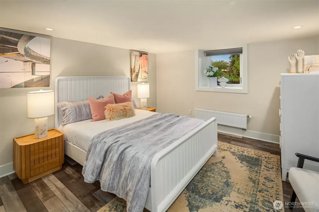 2556 1st Avenue N Seattle WA 98109
