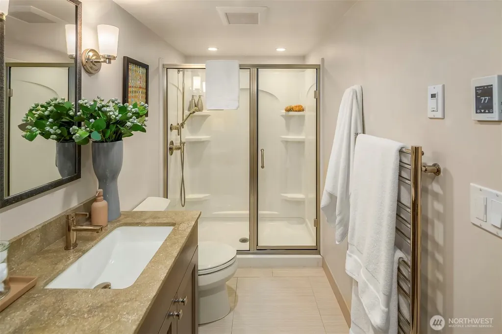 2556 1st Avenue N Seattle WA 98109
